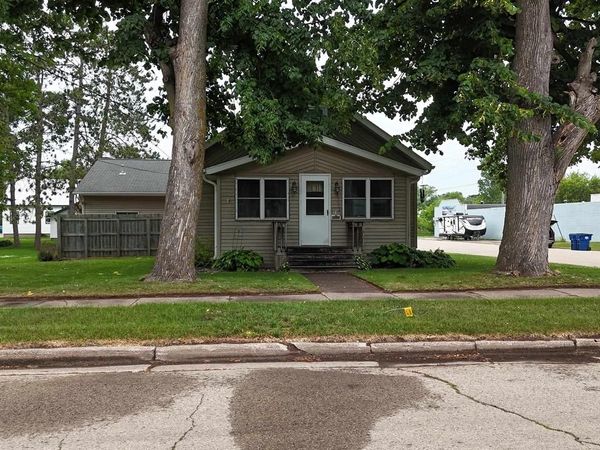 31 E 2ND STREET, Clintonville, WI 54929