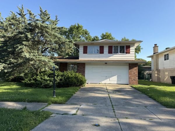 1022 W NEVADA Street , Glenwood, IL 60425