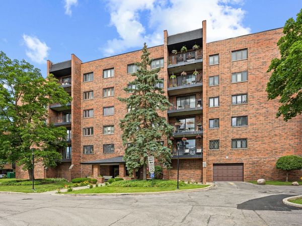 9346 Landings Lane , Unit 401, Des Plaines, IL 60016