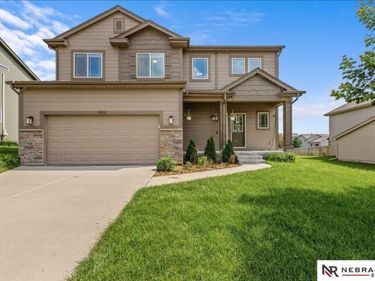 17825 Camden Avenue, Omaha, NE 68116