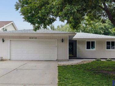 5312 London Road, Lincoln, NE 68516