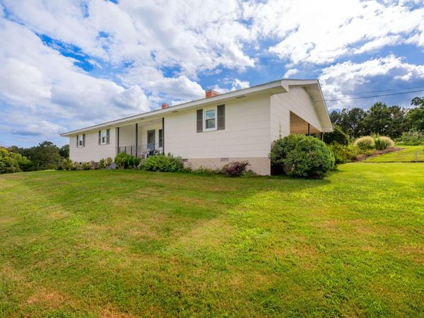 794 Halls Valley Road, Trion, GA 30753