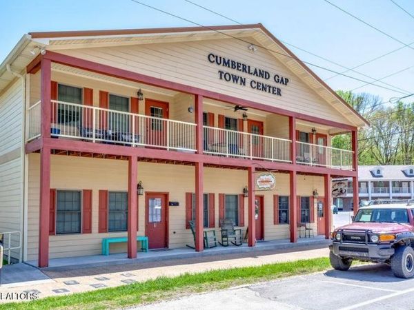 704 Brooklyn St, Cumberland Gap, TN 37724