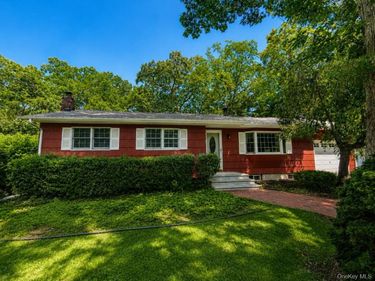 23 Flicker Drive, Middle Island, NY 11953