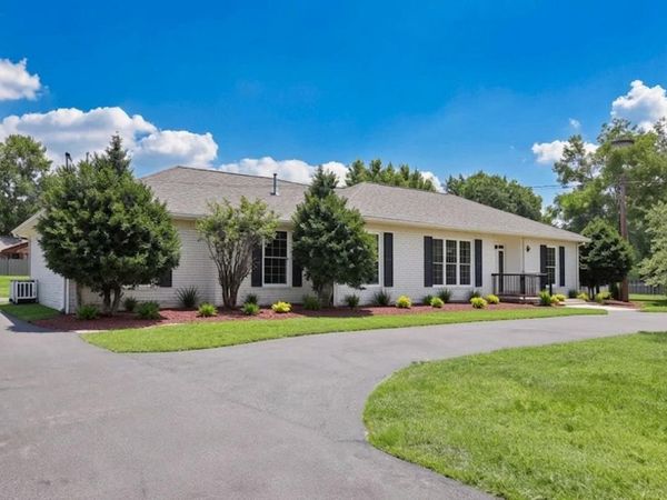 109 Knoll Ln , Hendersonville, TN 37075