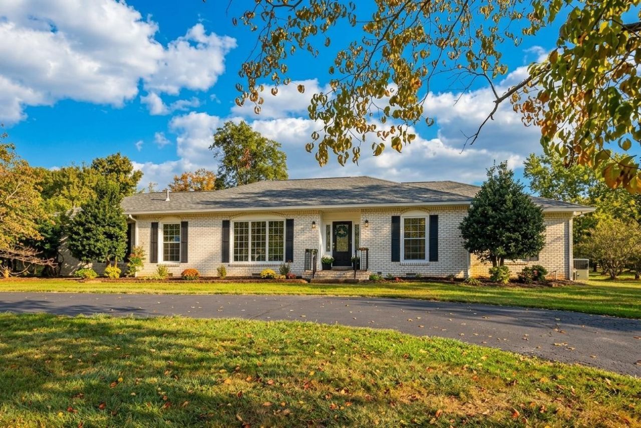 109 Knoll Ln, Hendersonville, TN 37075 Main Photo