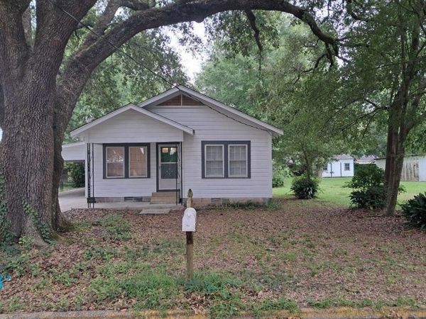 616 Branton Ave., Columbia, MS 39429