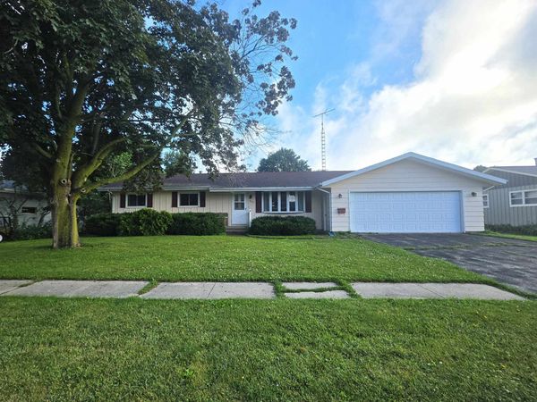 904 Pleasant Avenue, Waupun, WI 53963