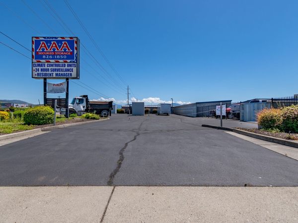 1060 Dillon Way, Medford, OR 97502
