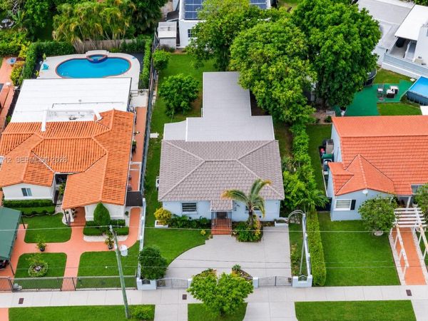 3260 SW 2nd St , Miami, FL 33135