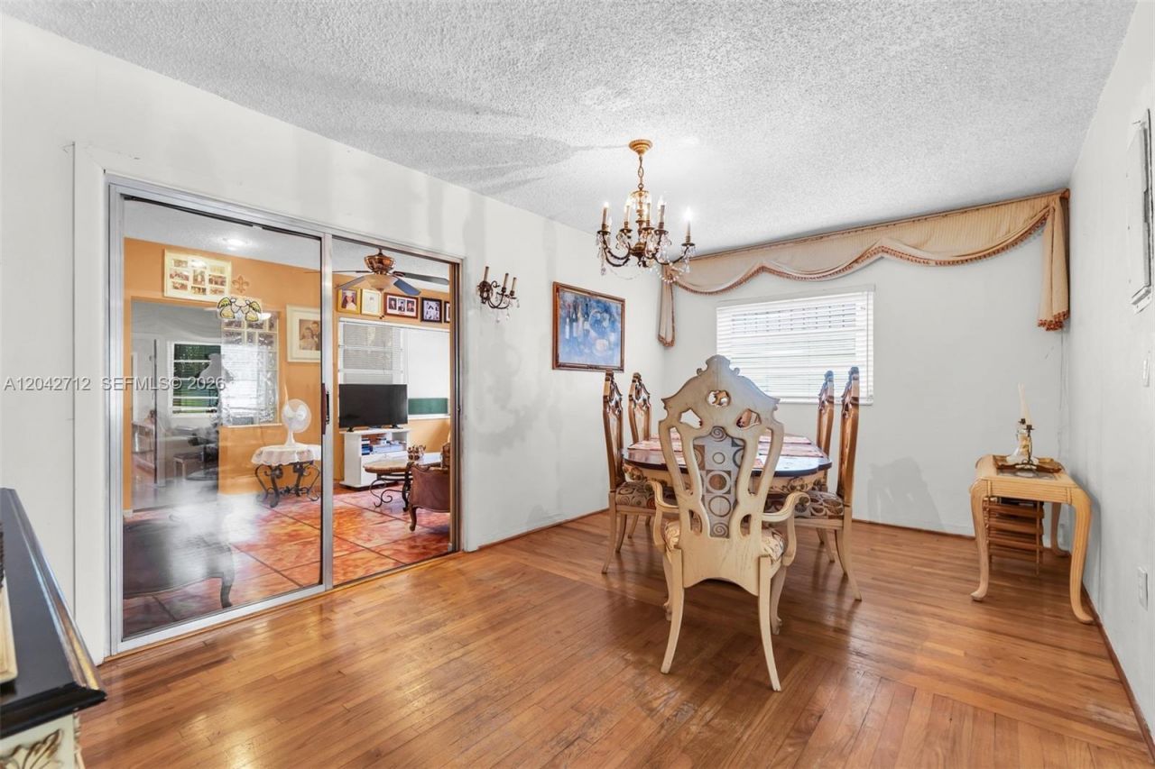 3260 SW 2nd St , Miami, FL 33135 Photo