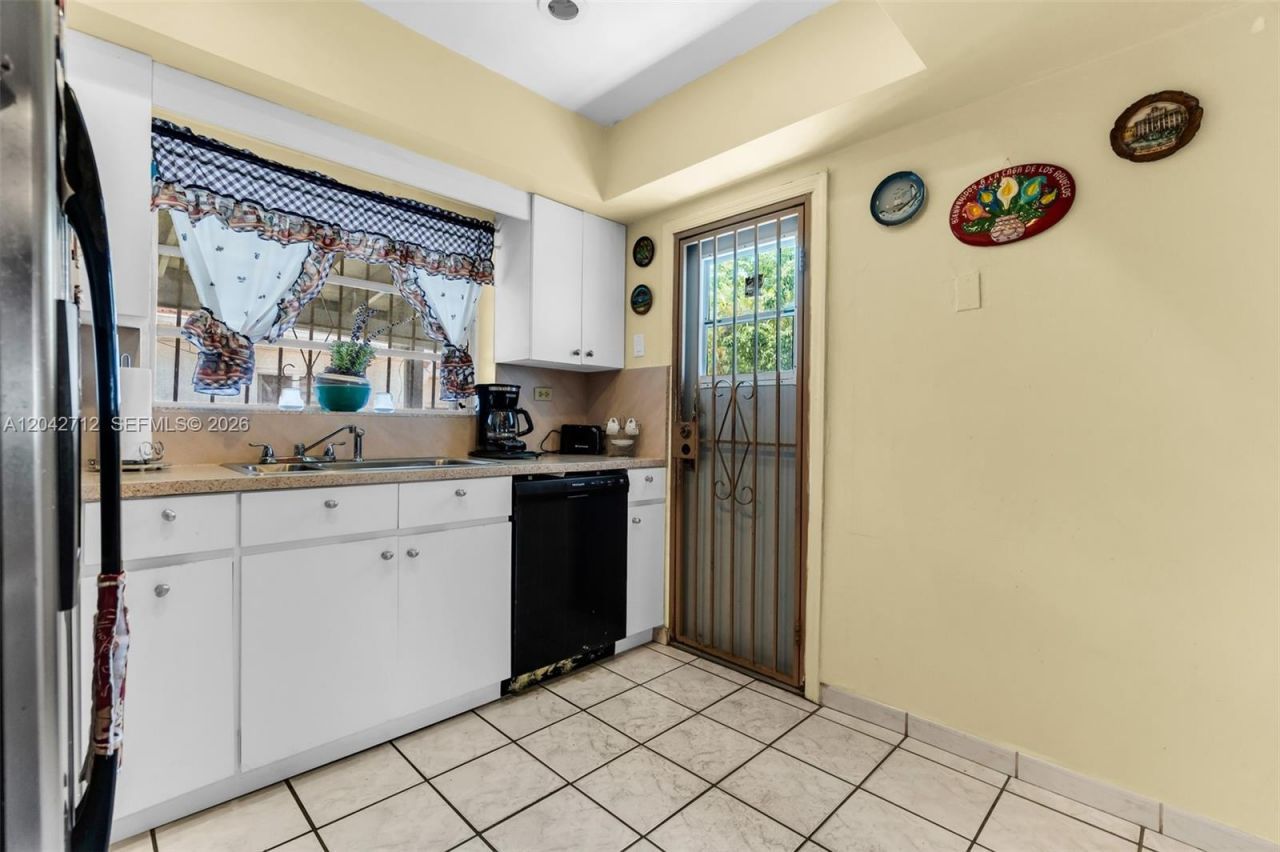 3260 SW 2nd St , Miami, FL 33135 Photo