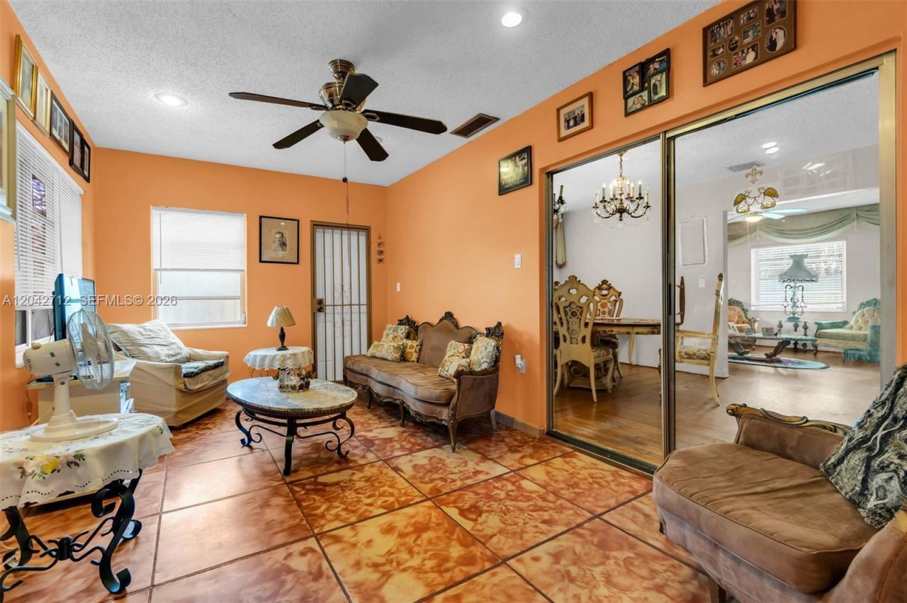 3260 SW 2nd St , Miami, FL 33135 Photo