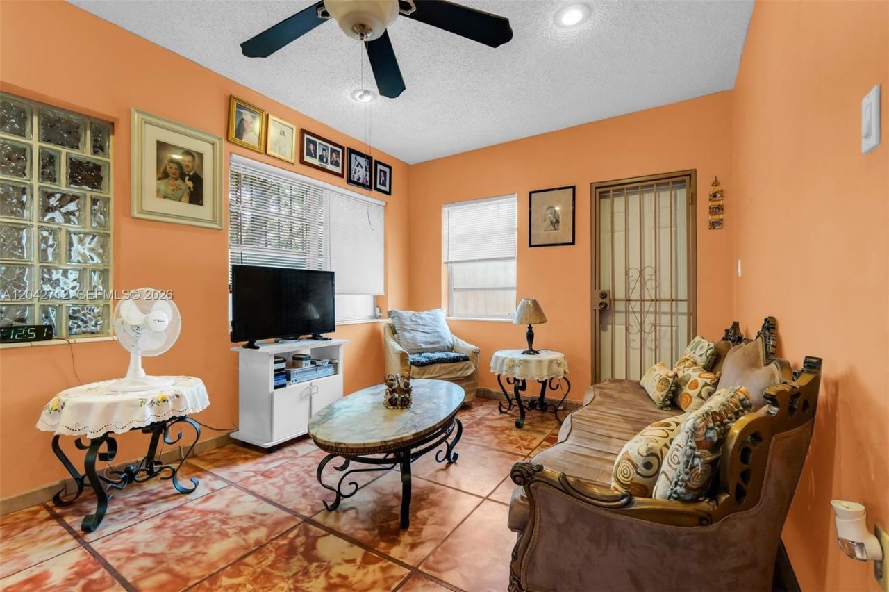 3260 SW 2nd St , Miami, FL 33135 Photo