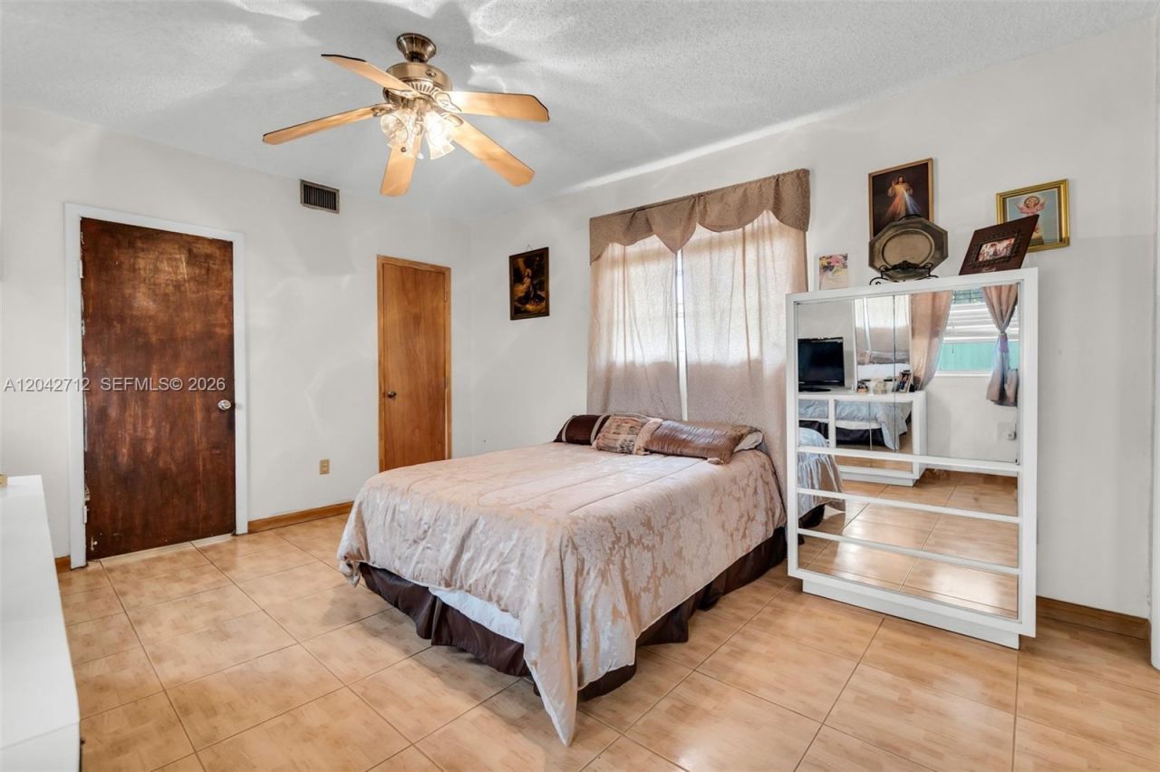 3260 SW 2nd St , Miami, FL 33135 Photo