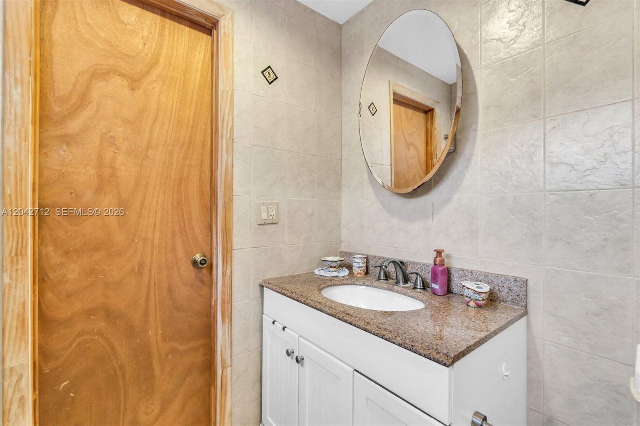3260 SW 2nd St , Miami, FL 33135 Photo