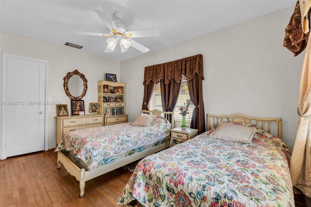 3260 SW 2nd St , Miami, FL 33135 Photo