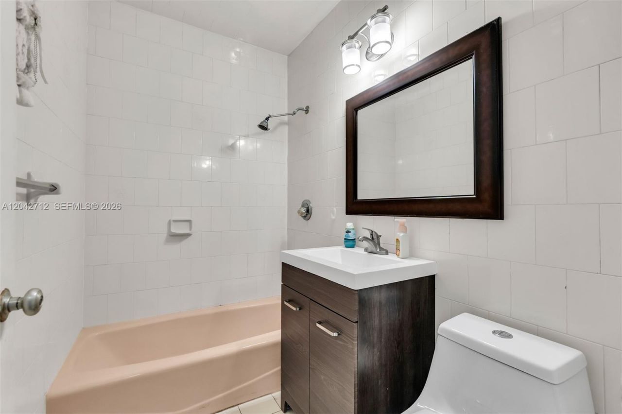 3260 SW 2nd St , Miami, FL 33135 Photo