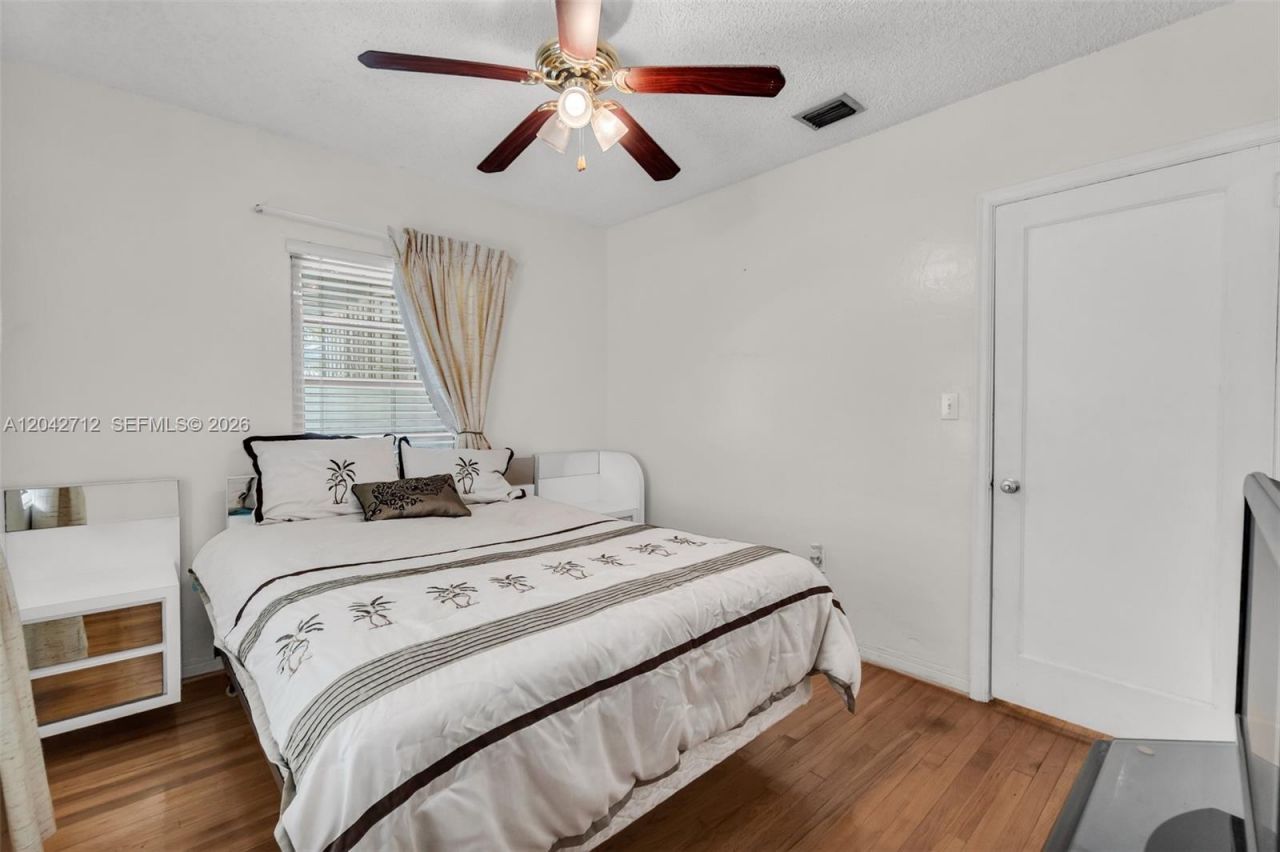 3260 SW 2nd St , Miami, FL 33135 Photo