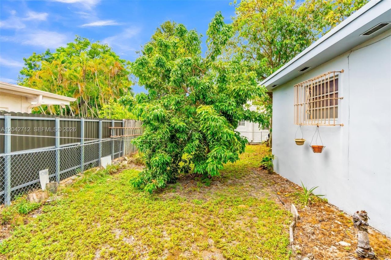3260 SW 2nd St , Miami, FL 33135 Photo