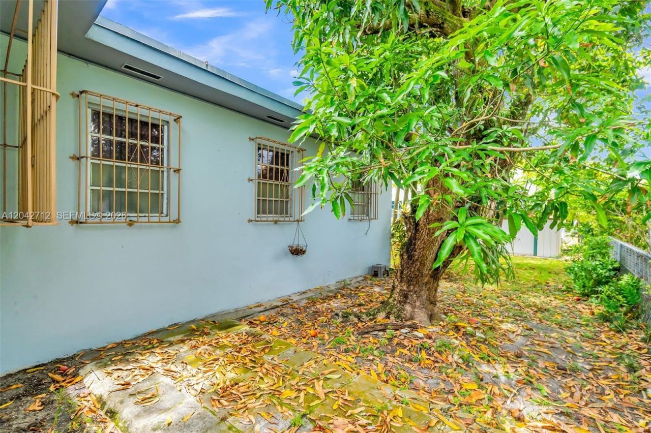 3260 SW 2nd St , Miami, FL 33135 Photo