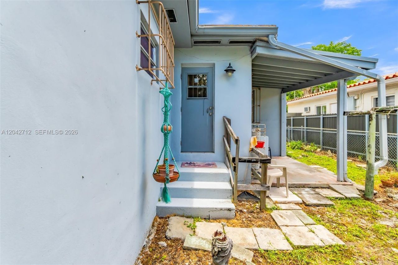 3260 SW 2nd St , Miami, FL 33135 Photo
