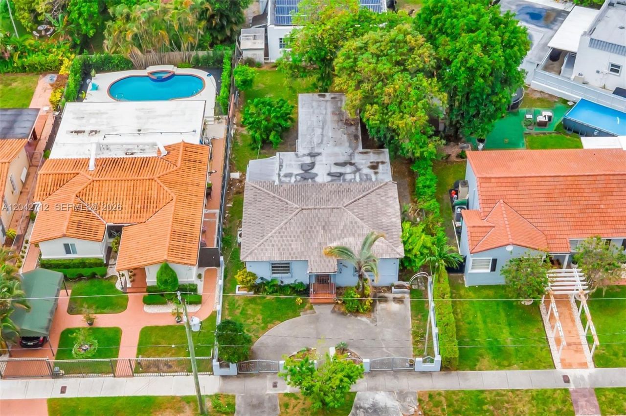 3260 SW 2nd St , Miami, FL 33135 Photo