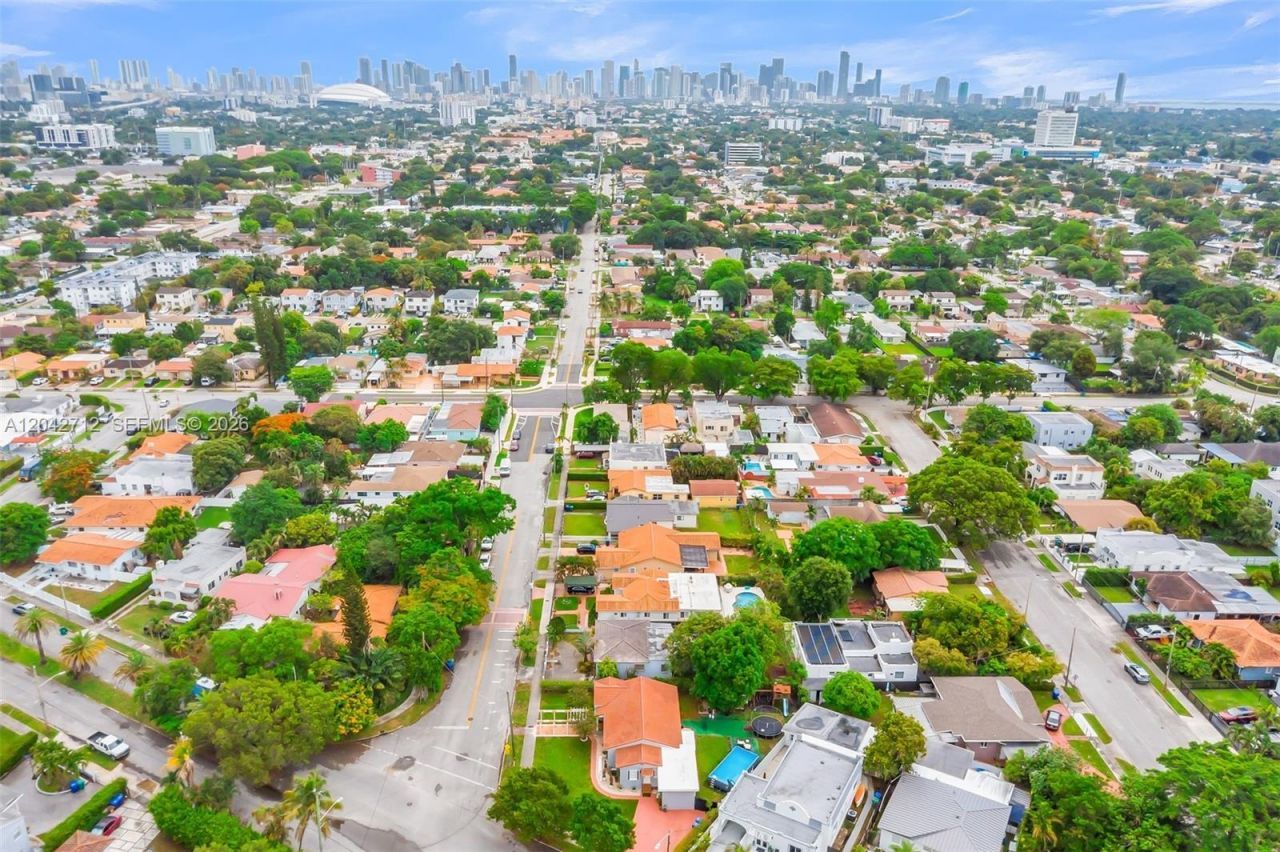 3260 SW 2nd St , Miami, FL 33135 Photo