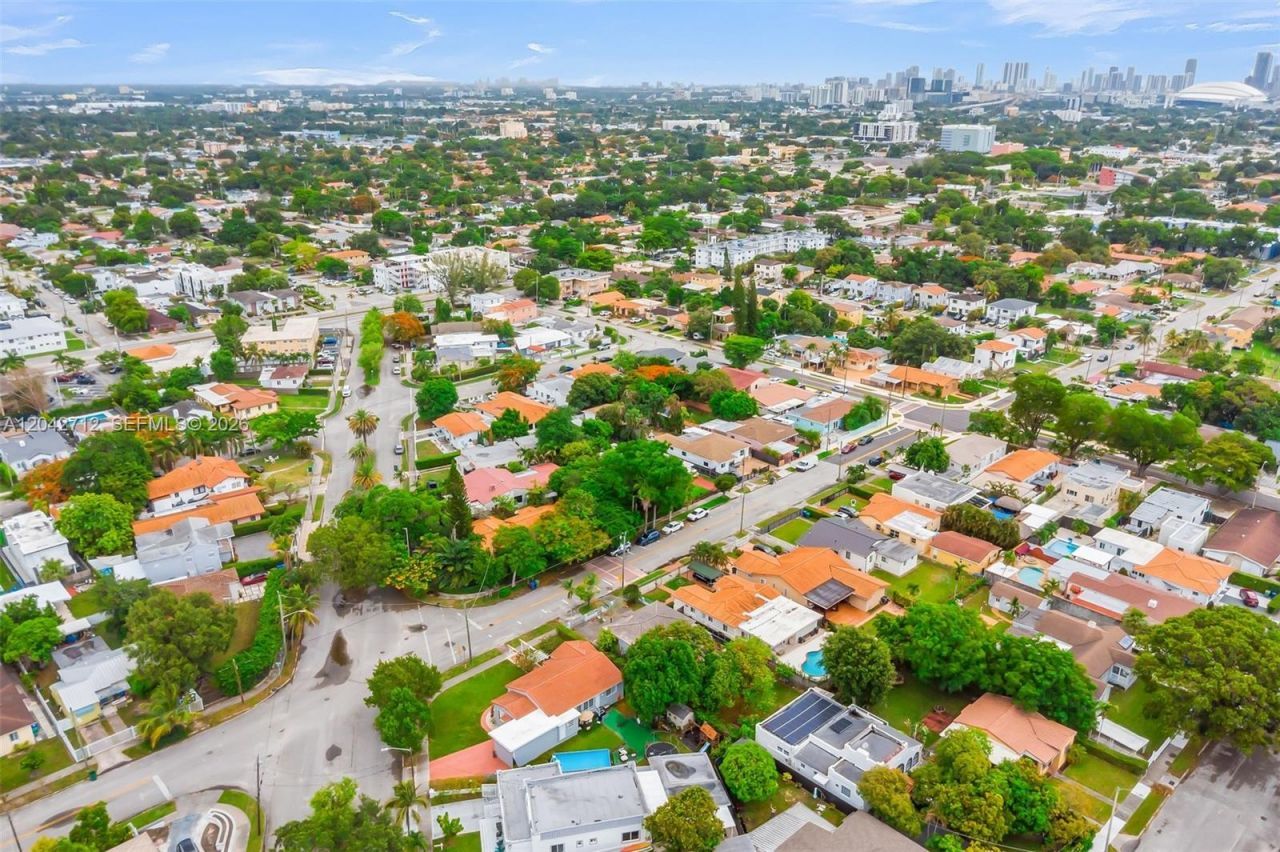 3260 SW 2nd St , Miami, FL 33135 Photo