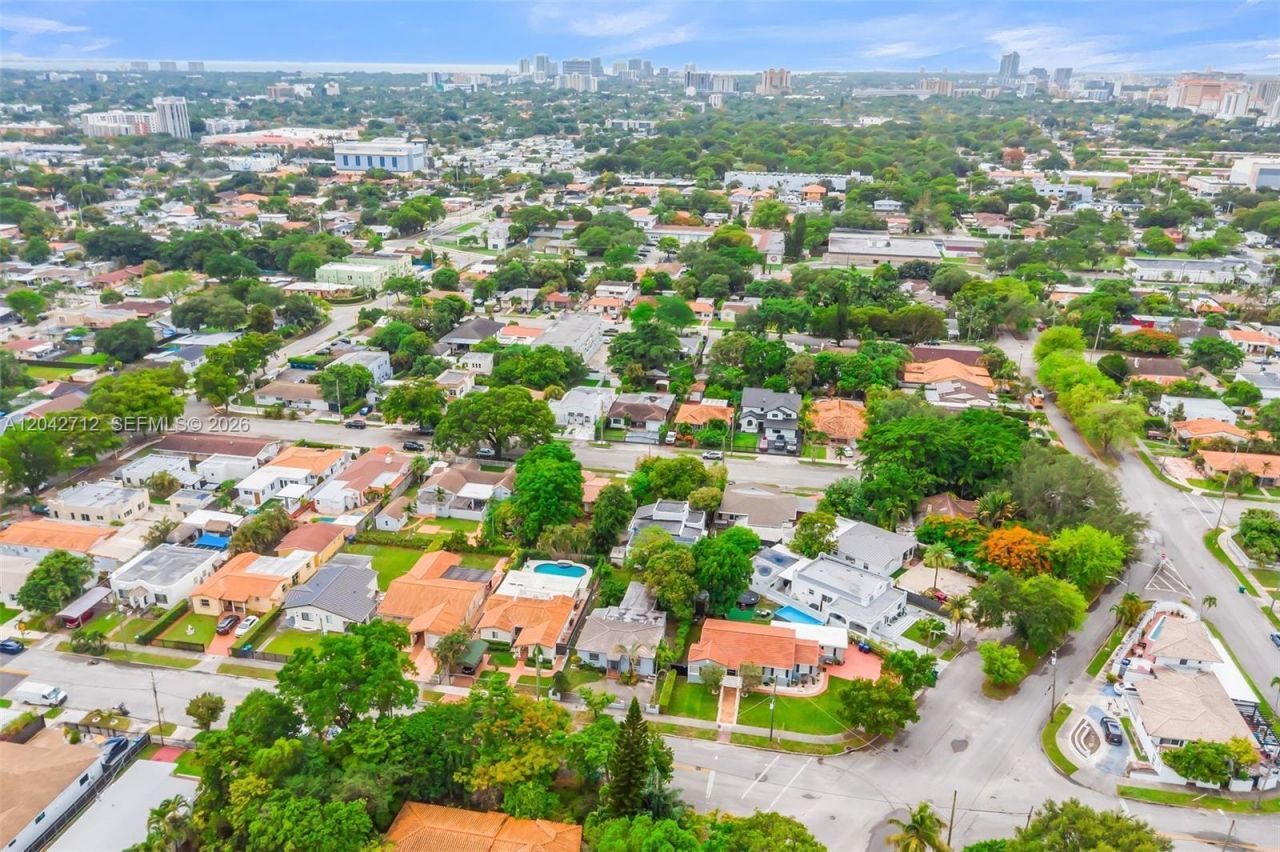 3260 SW 2nd St , Miami, FL 33135 Photo