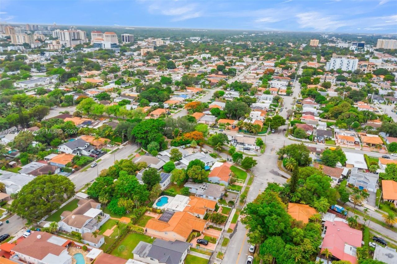 3260 SW 2nd St , Miami, FL 33135 Photo