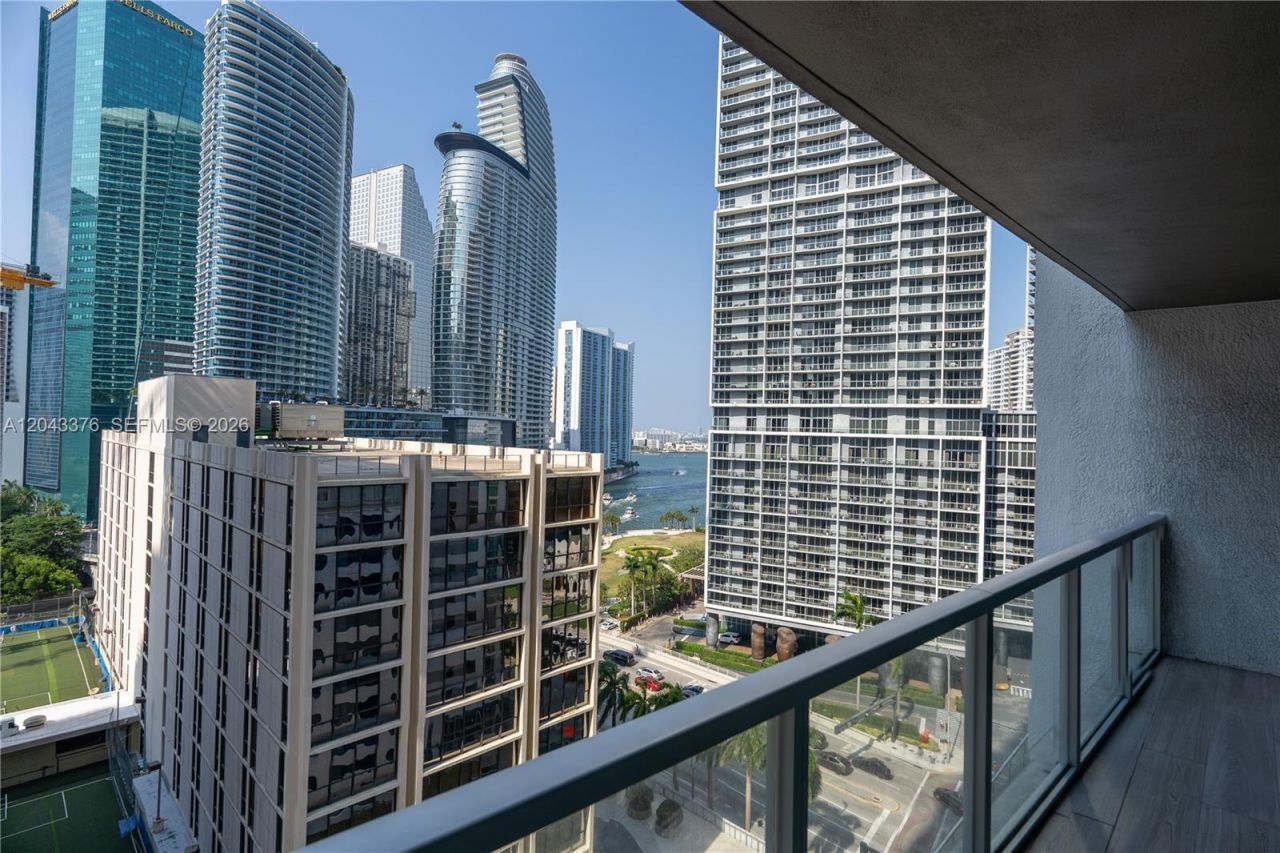 500 Brickell Ave , Unit 1407, Miami, FL 33131 Photo