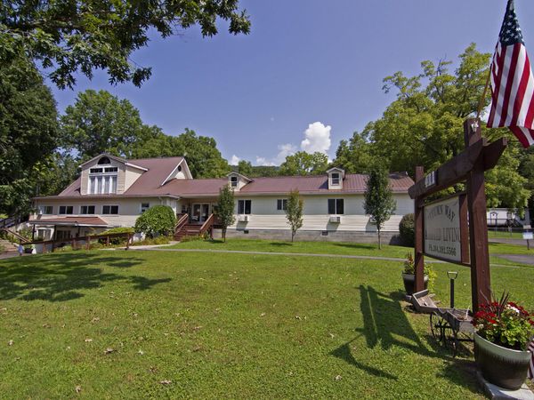 408 Nicholas St, Rupert, WV 25984