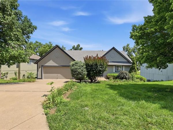 1636 N Hunter Drive, Olathe, KS 66061