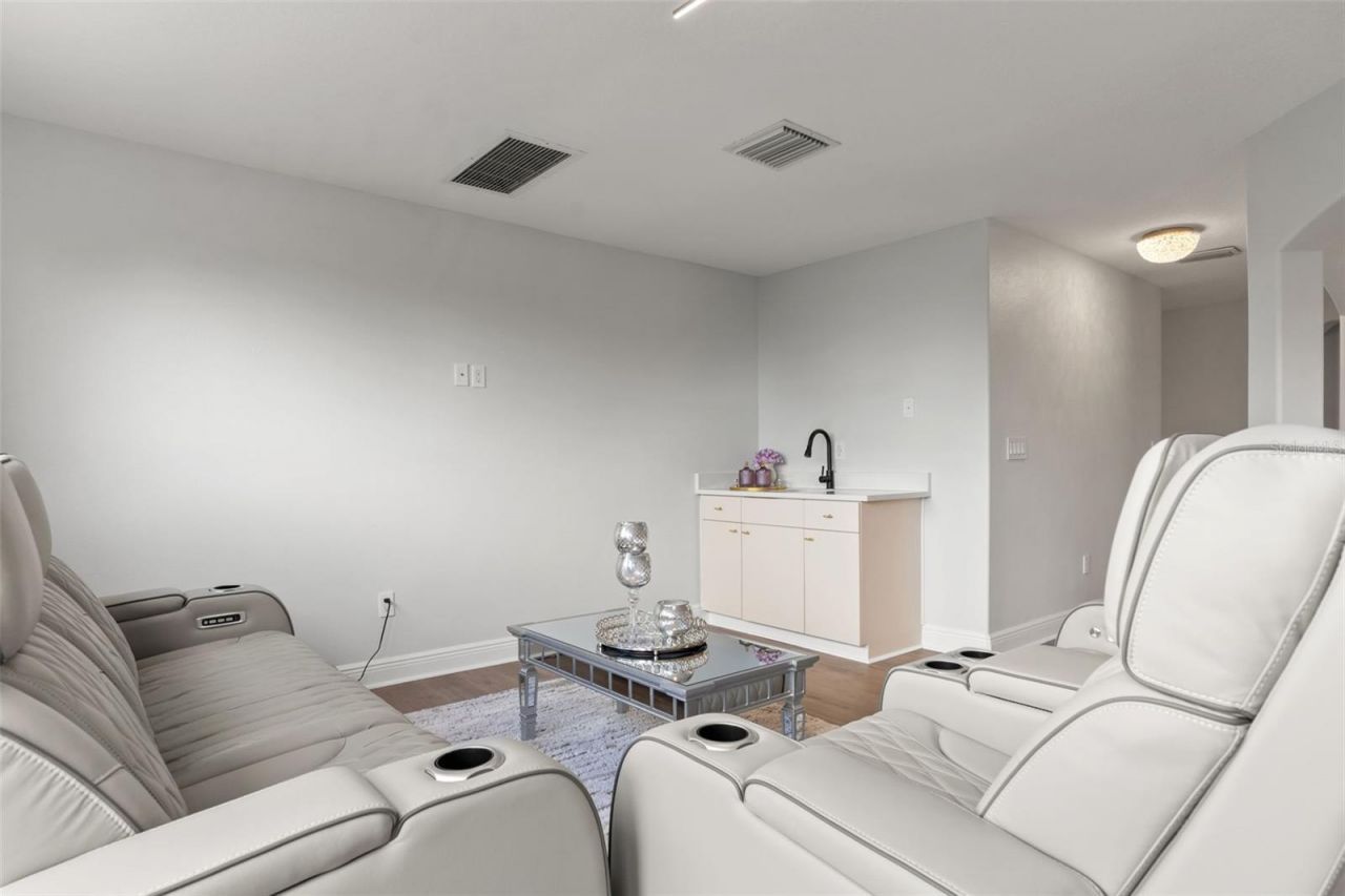 8412 Dunham Station Drive, Tampa, FL 33647 Photo