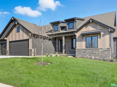 10955 S 102nd Street, Papillion, NE 68046