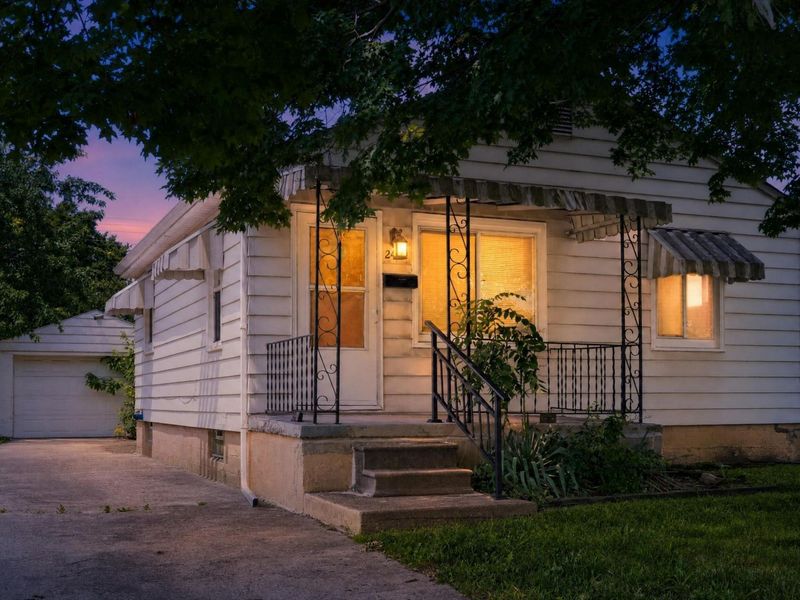 2475 Azelda Street , Columbus, OH 43211 Photo 2