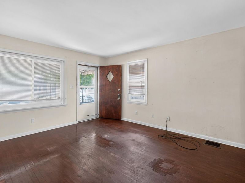 2475 Azelda Street , Columbus, OH 43211 Photo 4