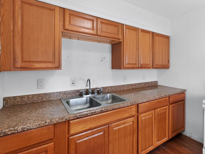 2475 Azelda Street , Columbus, OH 43211 Photo 5