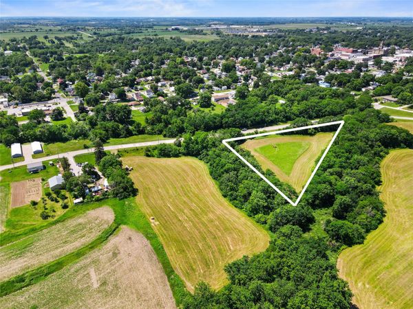 000 E Pleasant Street, Knoxville, IA 50138
