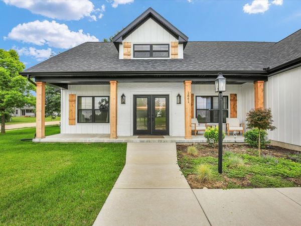 1841 S Stone Creek Boulevard , Urbana, IL 61802