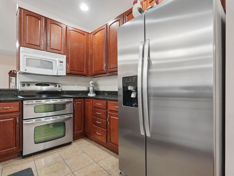 8004 Flint Run Place, Unit 15, Columbus, OH 43235 Photo 11