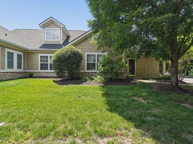 8004 Flint Run Place, Unit 15, Columbus, OH 43235 Photo 2