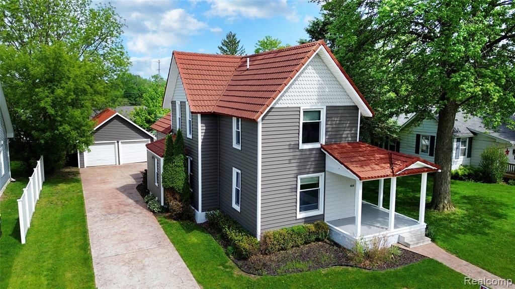 404 N Adelaide Street, Fenton, MI 48430 Main Photo
