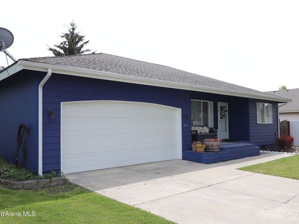 810 E 11th AVE , Post Falls, ID 83854