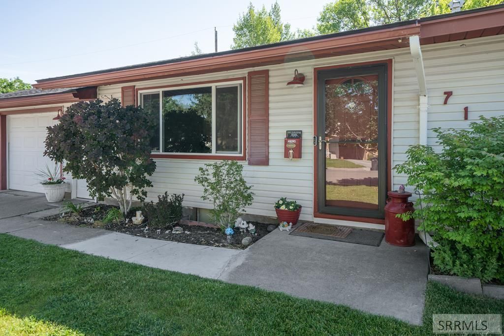 712 Falls Drive, Idaho Falls, ID 83401 Main Photo