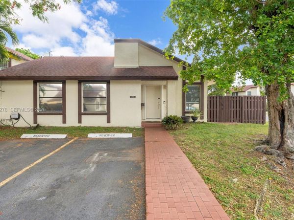 525 NW 100th Ct , Unit 525, Miami, FL 33172