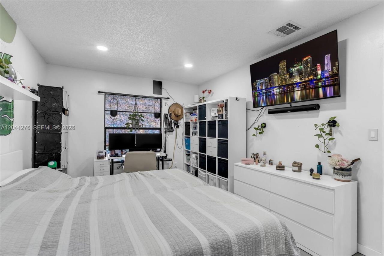 525 NW 100th Ct, Unit 525, Miami, FL 33172 Photo