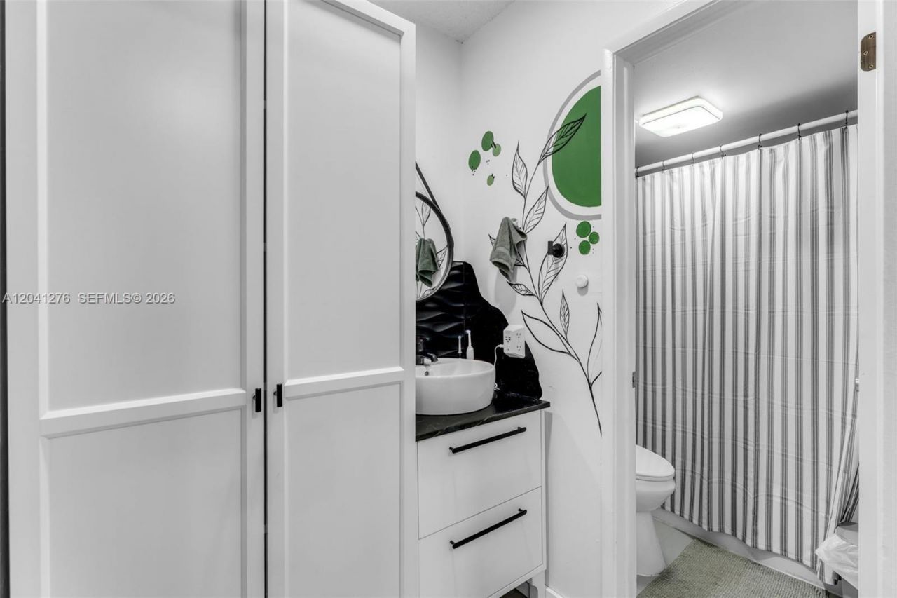 525 NW 100th Ct, Unit 525, Miami, FL 33172 Photo