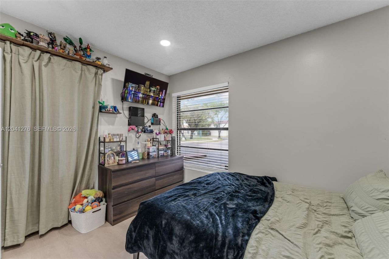 525 NW 100th Ct, Unit 525, Miami, FL 33172 Photo